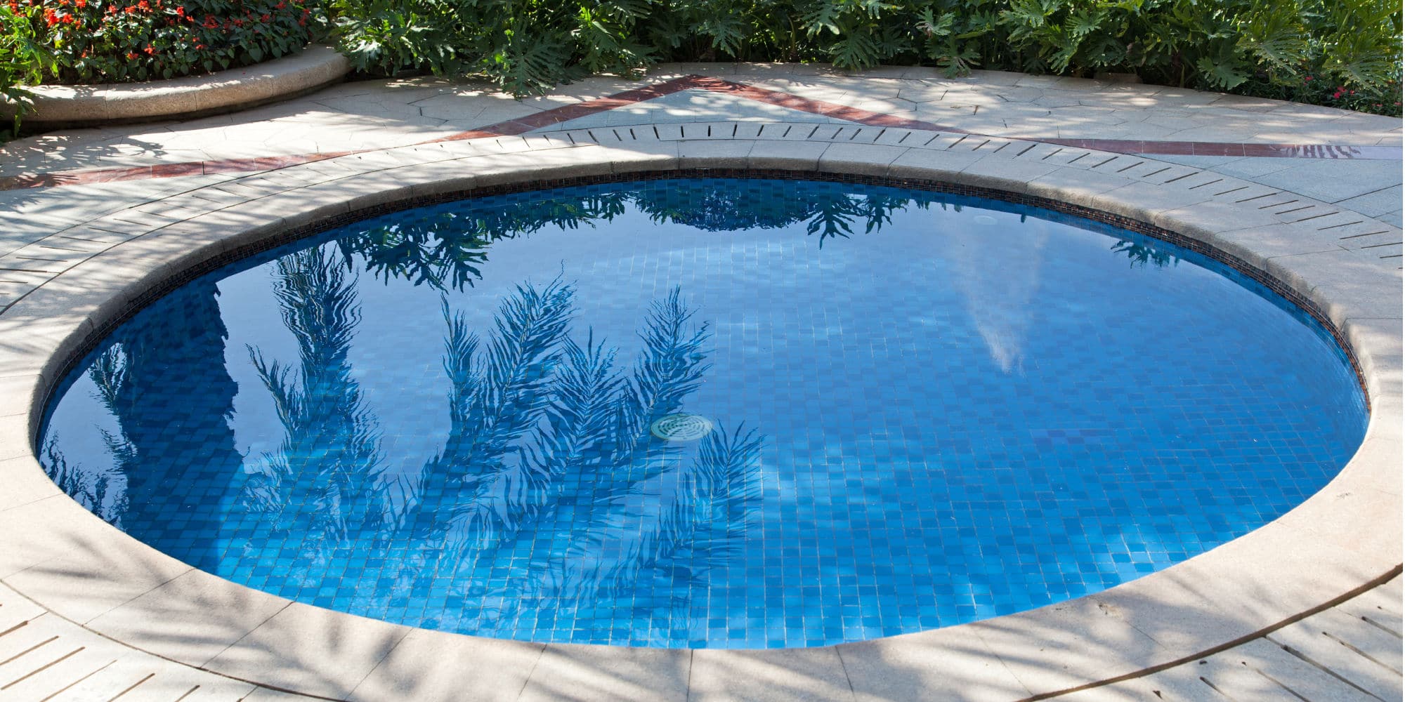 Doodt vriendelijke groet gemakkelijk Zwembad kleine tuin - mogelijkheden & kosten [+ inspiratie]